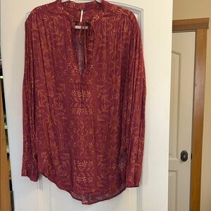 Free people tie neck tunic. Elegant Maroon Women's Top size LG